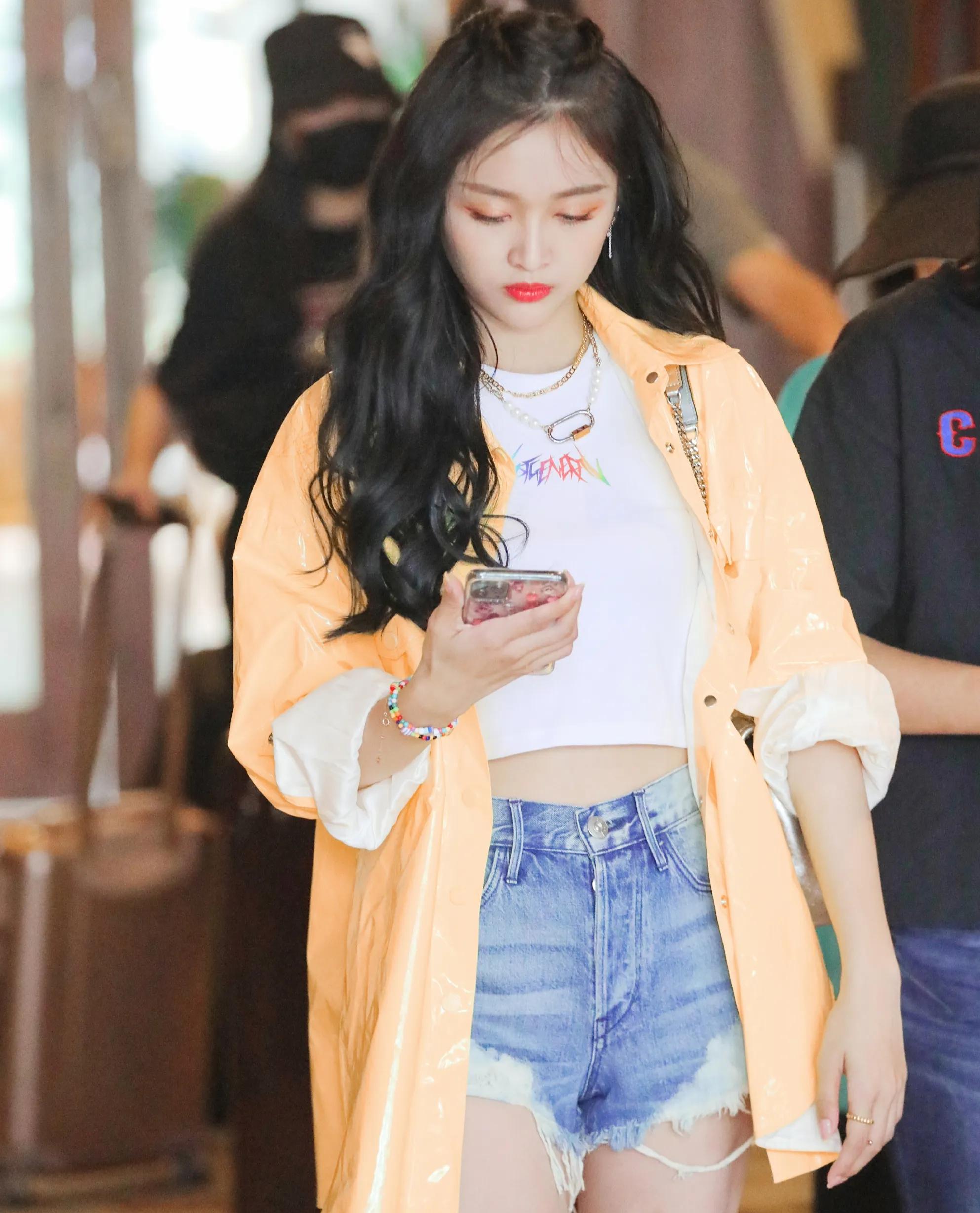 Mingyang Entertainment - Beauty Star - Wu Xuanyi - iNEWS