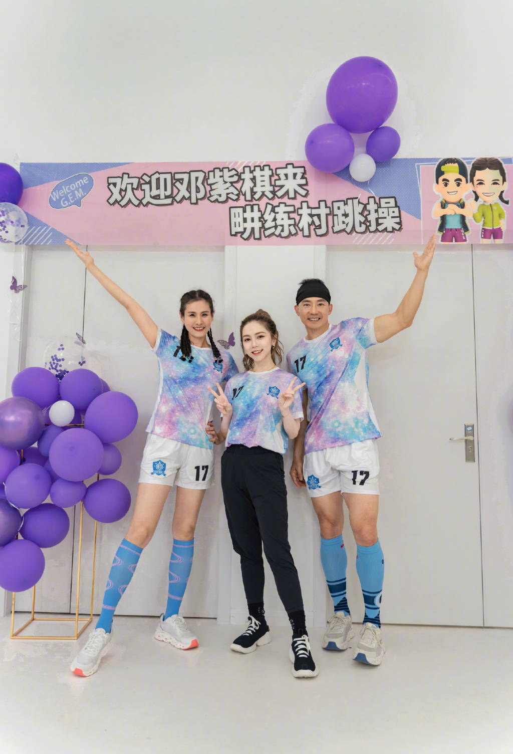 Liu Genghong and Wang Wanfei posted beautiful photos, romantic kisses ...