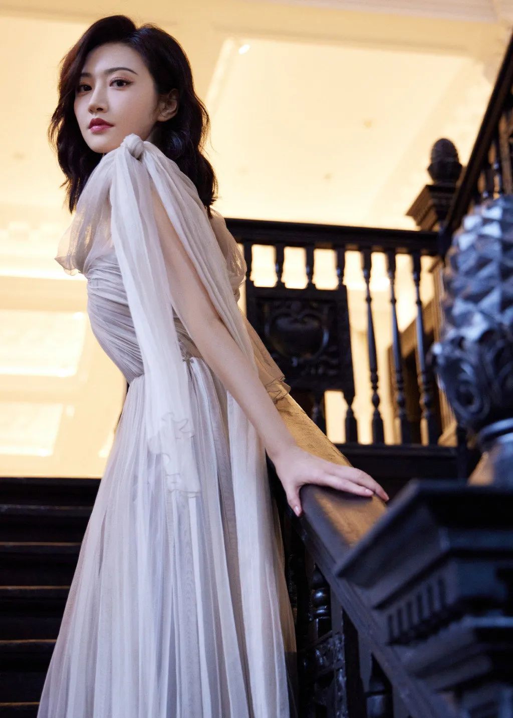 Jing Tian dreamy tulle dress, gentle and moving - iNEWS