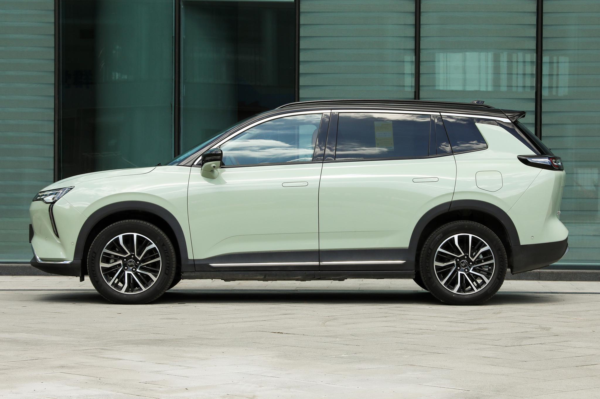 intelligent-pure-electric-suv-equipped-with-unmanned-autonomous