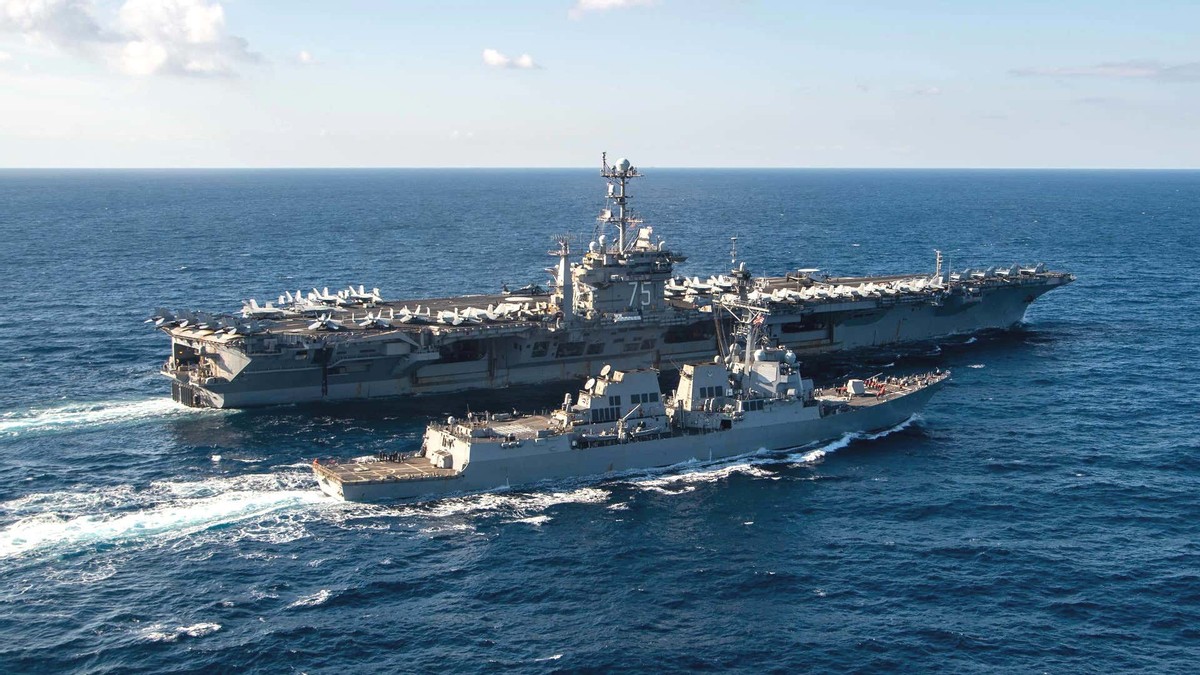 The Russian Cruiser Sailed To The Mediterranean Sea And Confronted 3 Nato Aircraft Carriers Head