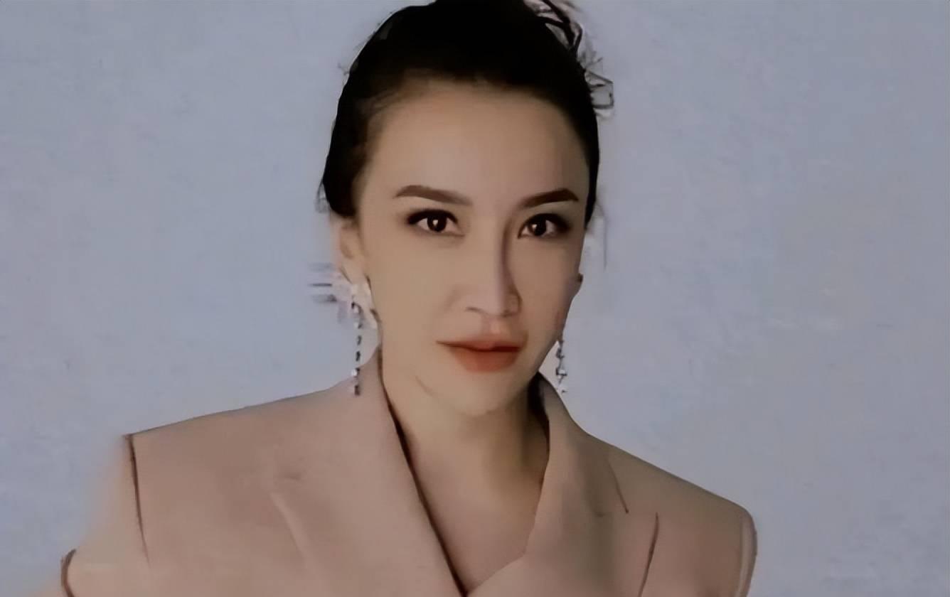 Can Coco Lee's second sister imitate Coco Lee's classic moves and...