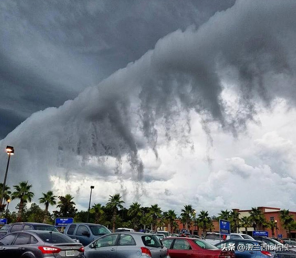Japan tsunami cloud