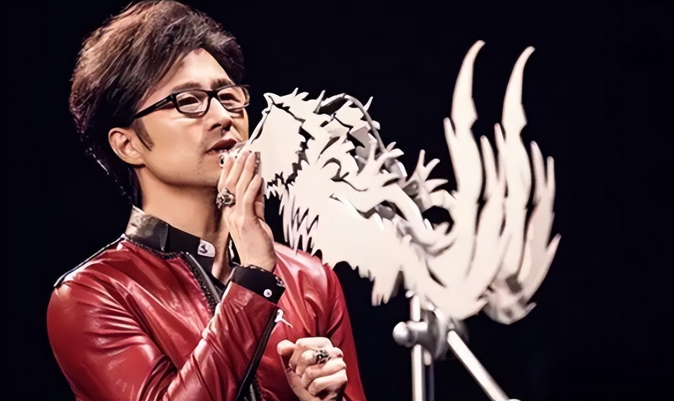 Wang Feng and Coco Lee told us that there are walls in