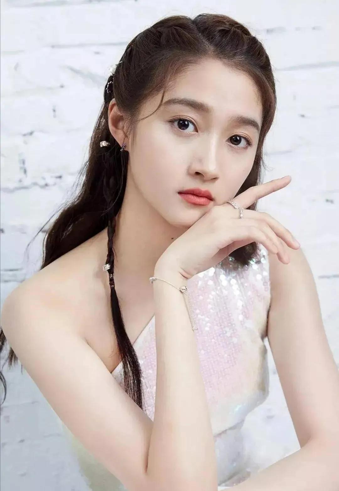 Guan Xiaotong, known as the national girl - iNEWS