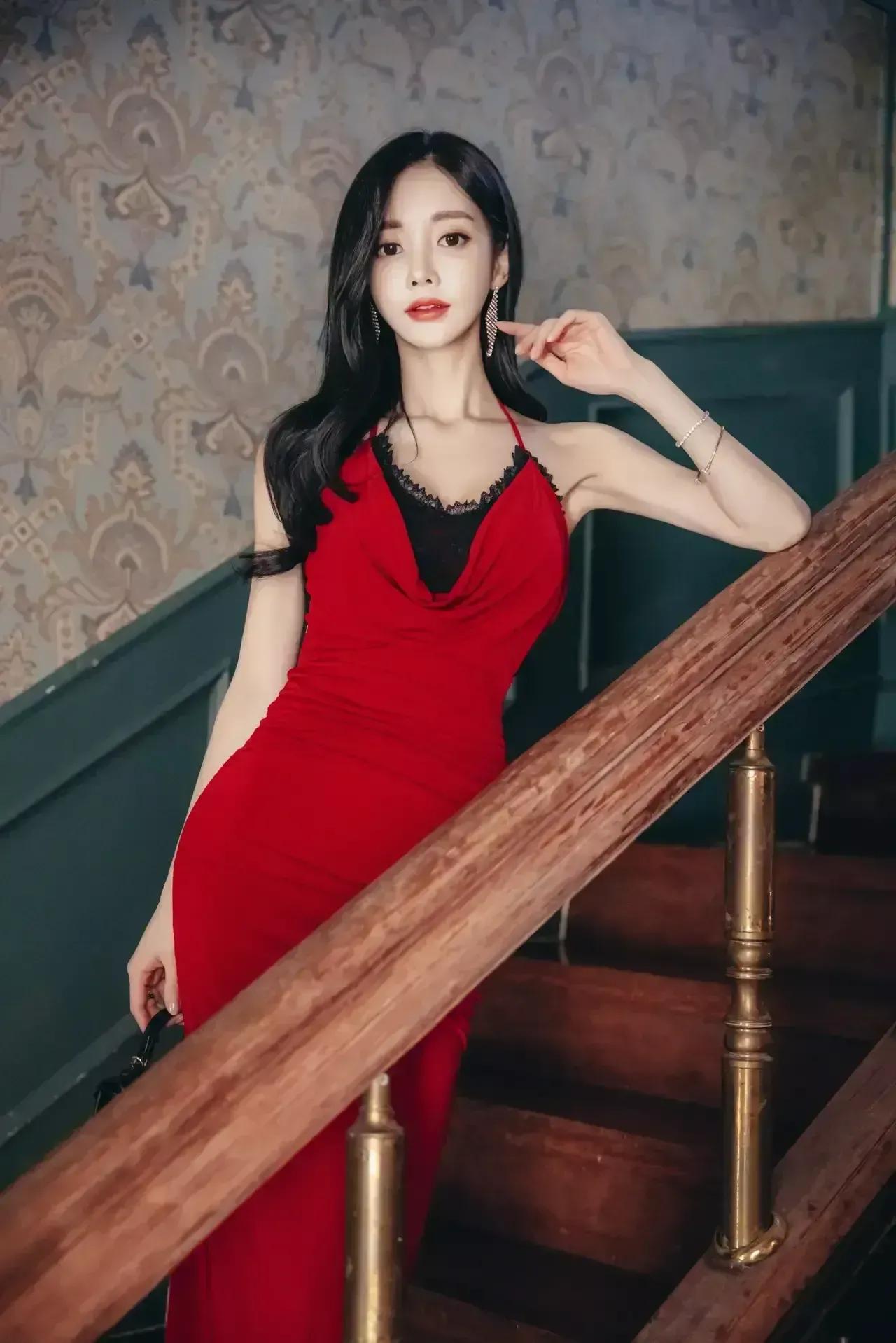 Prosperous for the New Year, black lace is really Sexy~Sun Yunzhu - iNEWS