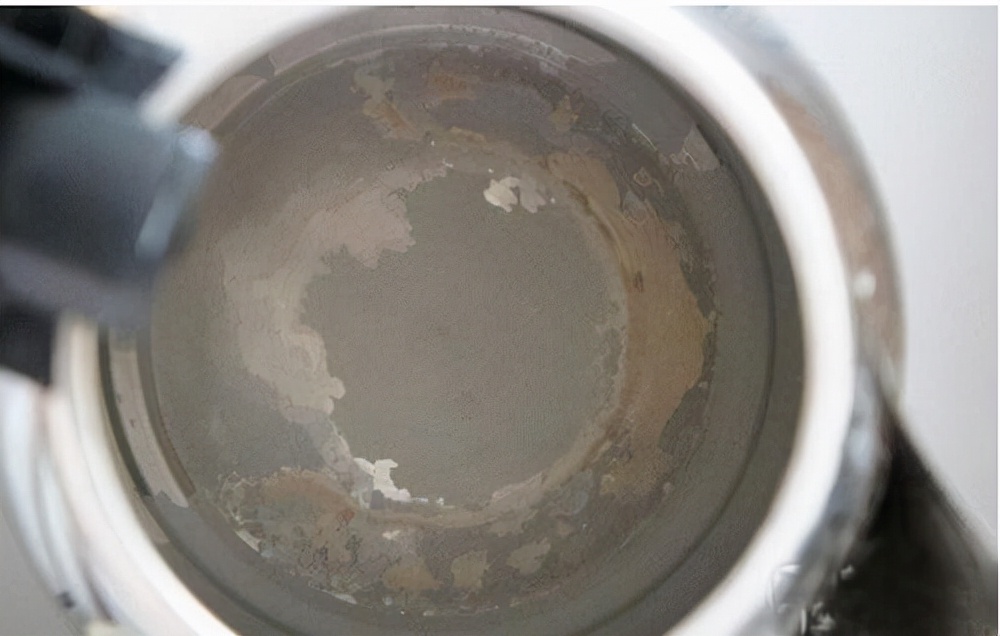 There is "scale" in the electric kettle, and the water is slow to drink