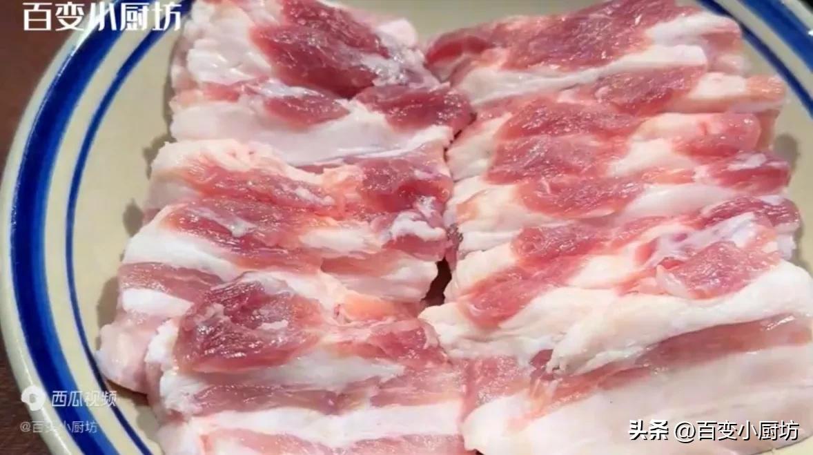 The secret method of pork belly is delicious, not fried or stewed, it
