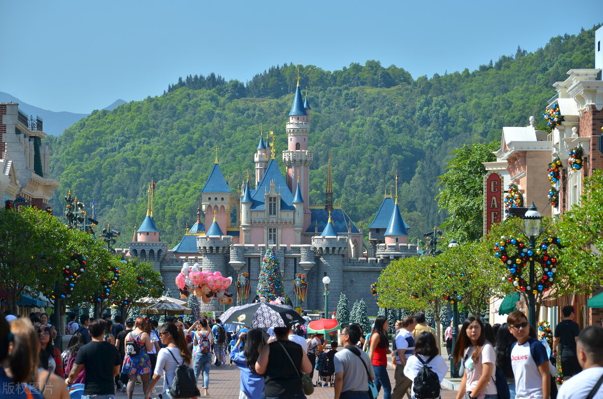 How many Disney parks are there?Do you know the 6 Disney parks in the