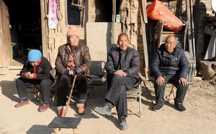 The elderly in rural areas are finally blessed. People born in 1949 ...