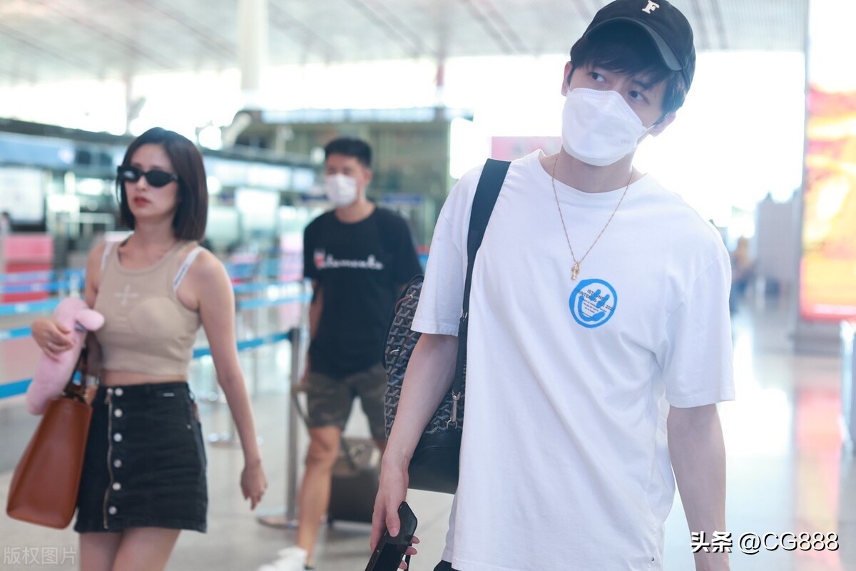 Fu Xinbo and Ying Er appeared in Beijing Airport Star Airport Photo ...