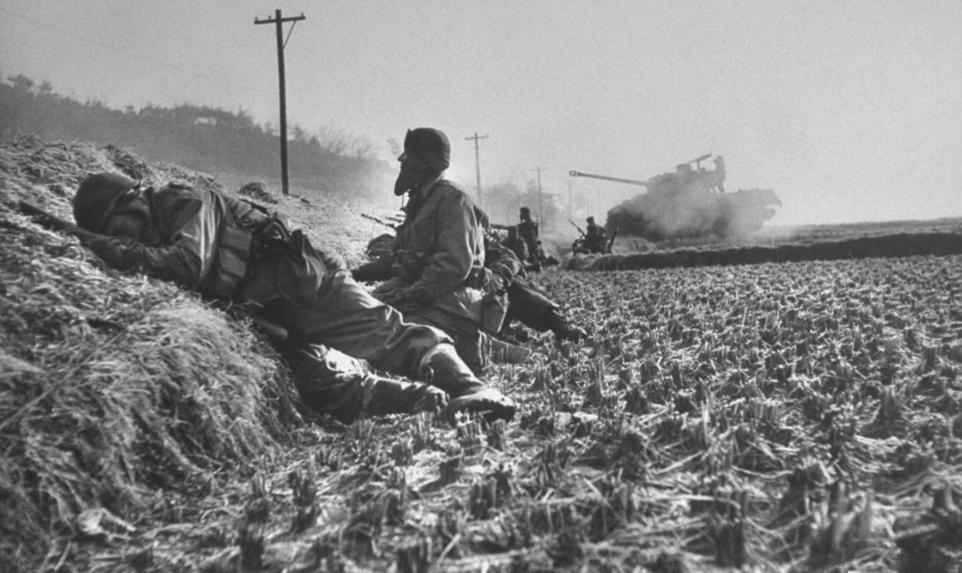 Can the movie plot of soldiers climbing on tanks and throwing grenades