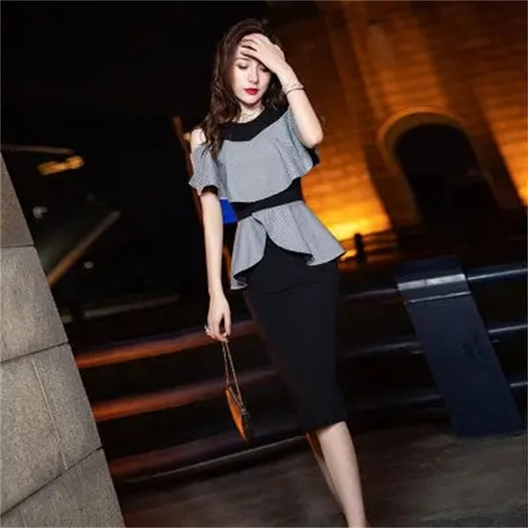 What clothes do 30yearold women wear fashionable and elegant iNEWS