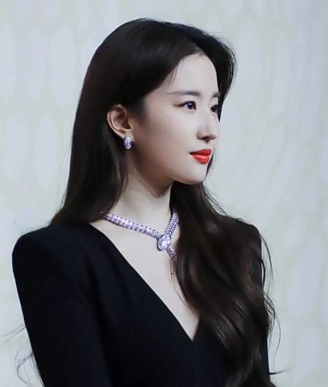 The slim and pure beauty Liu Yifei - iMedia