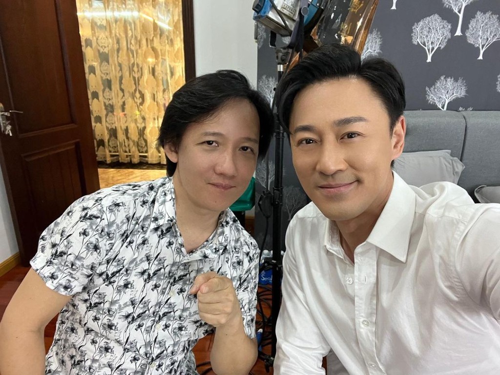 Singer Ah Niu visits Lin Feng! He pursed his lips in the group photo ...