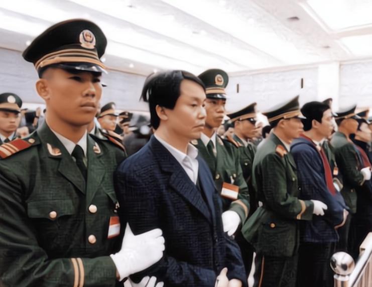 張子強被處決後,媒體問他80多歲母親:誰害了他?張母說了4個字 - 頭條匯