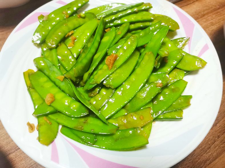 Two dishes for dinner, boiled tripe, garlic snow peas, paired with rice ...