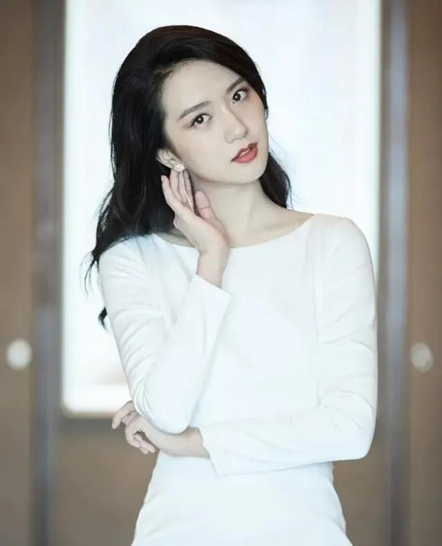 Xu Lingyue: Beautiful and beautiful - iNEWS
