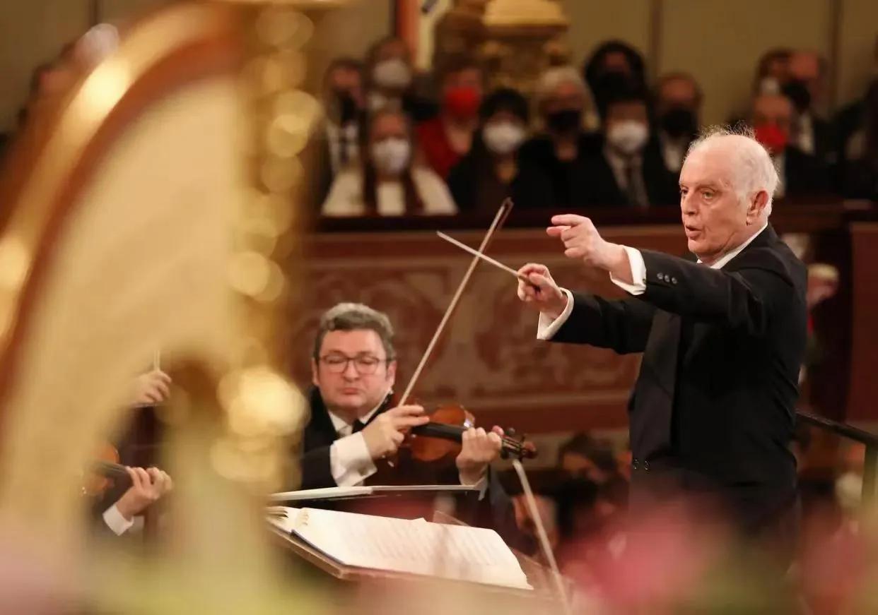 I watch the 2022 Vienna New Year's Concert iNEWS