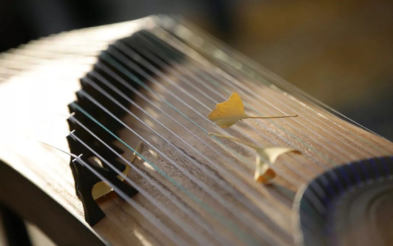 Is the guzheng a traditional Chinese musical instrument? iNEWS