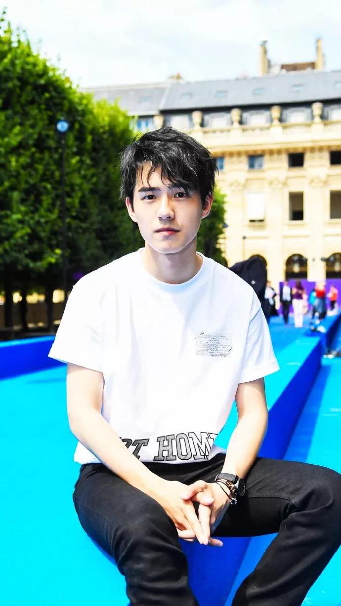 Star wallpaper‖Liu Haoran under the sun - iNEWS