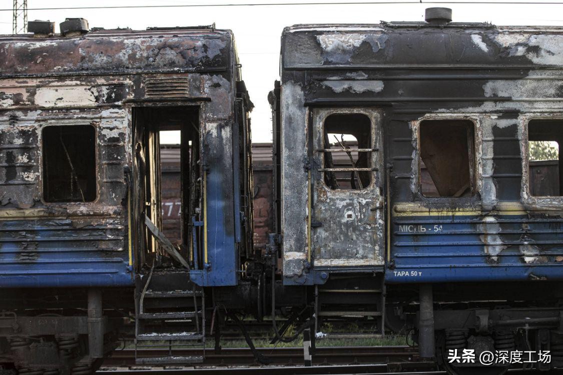 The rocket hit the Russian military train, and 12 oil tank trains blew ...