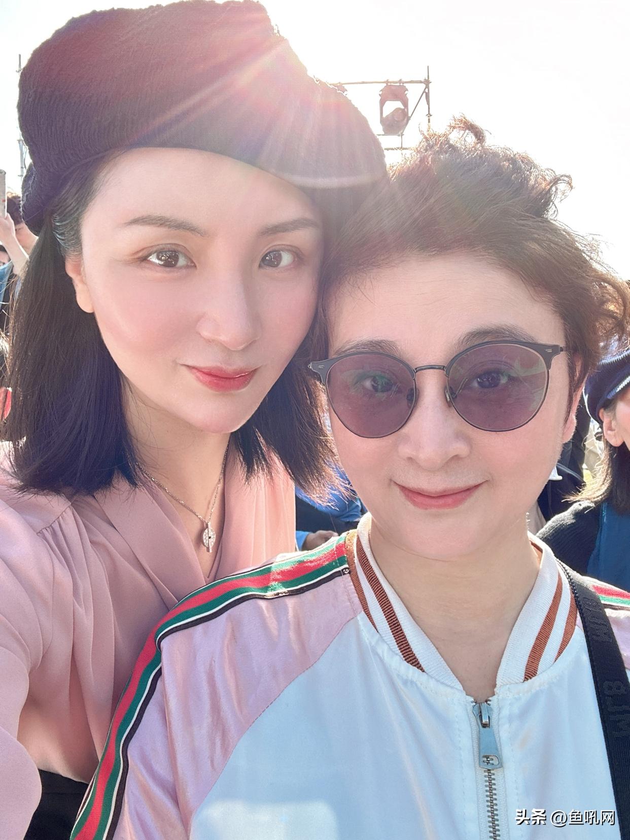 Actor Hongli and his family visited 5 cities in early spring in 15 days and became the first