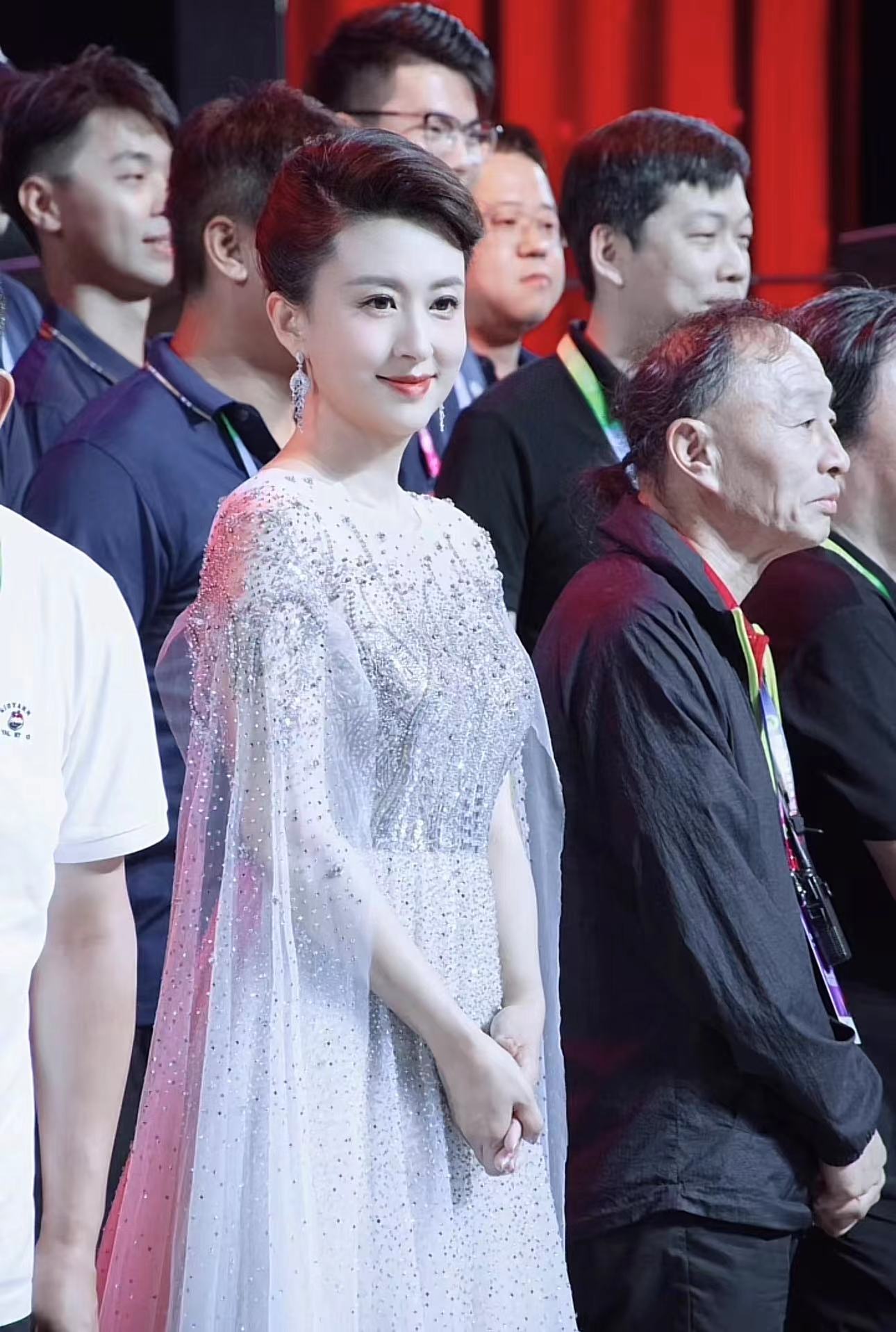 張蕾離開央視後外貌大變！44歲身材容光煥發，她究竟經歷了什麼？ - 資訊咖