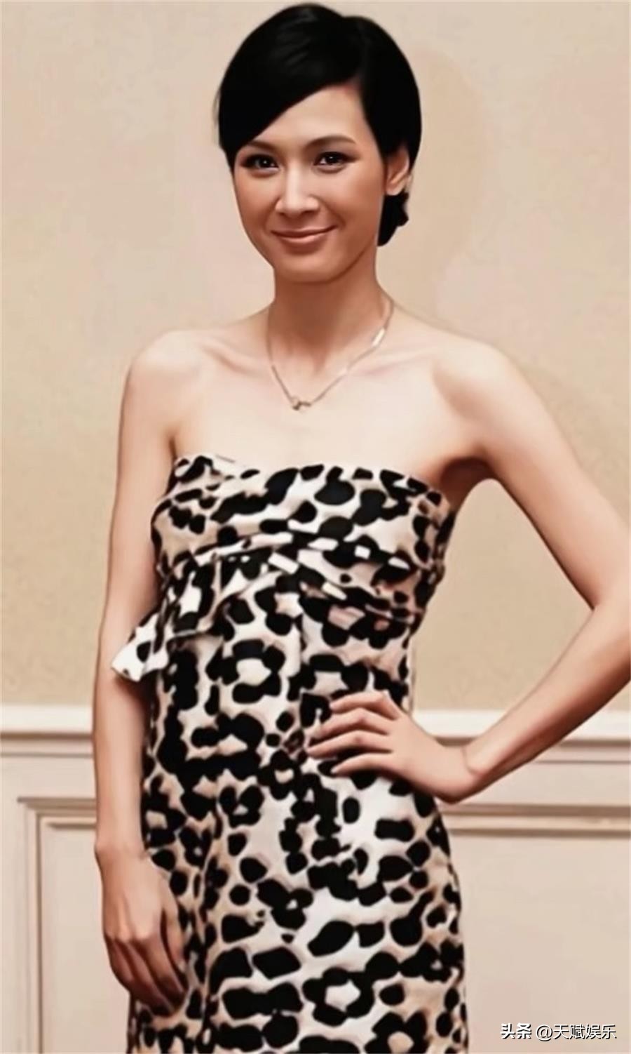 Film and television actress Tong Lei photo album "Six" iNEWS