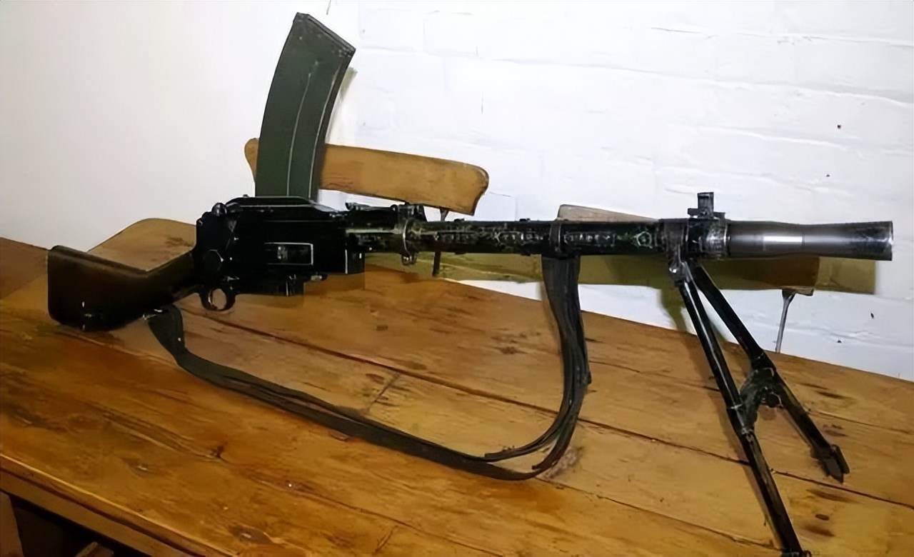 The world's first widely used light machine gun Denmark's Madsen