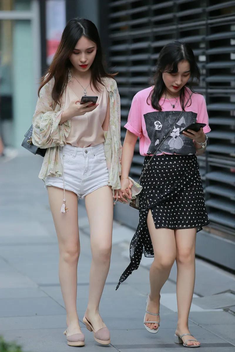 Street shooting wear - white hot pants - iNEWS