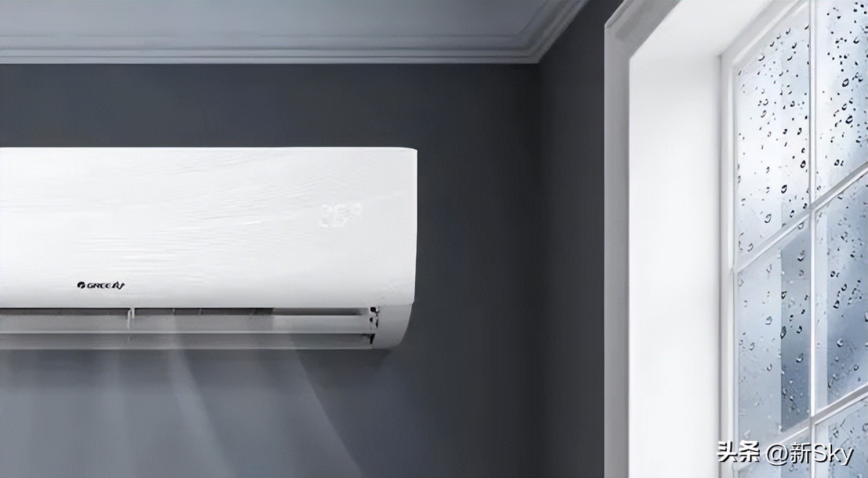 What should I do if there are water droplets on the air conditioner in