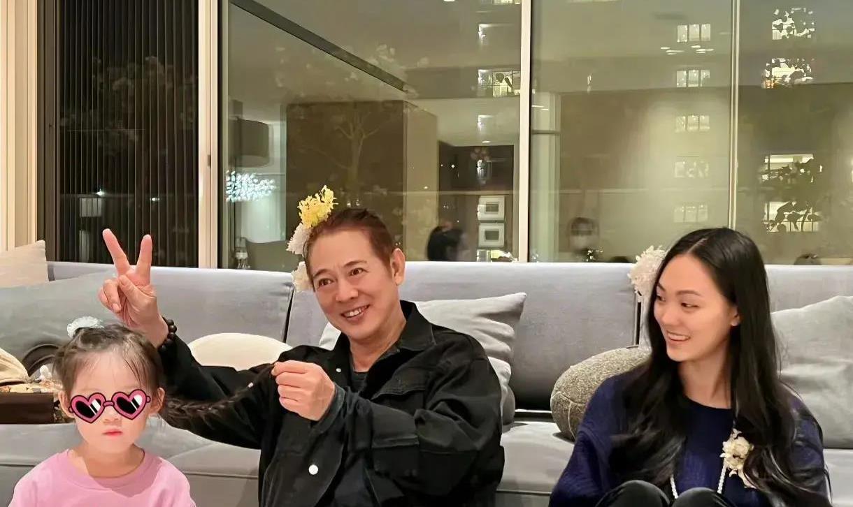 Jet Li's stunning transformation into a fashionable grandma? Netizens ...