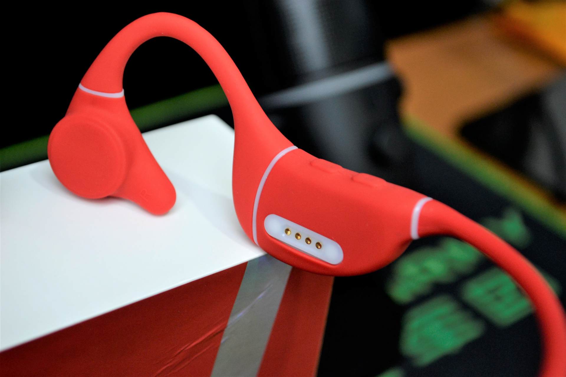 Do bone conduction headphones leak sound?Which bone conduction