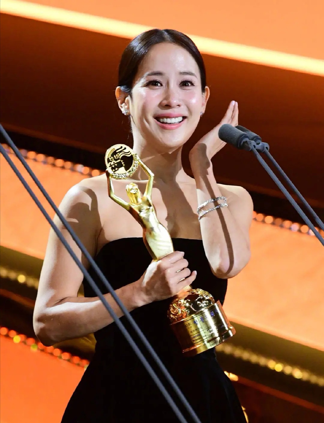 From "Korea's No. 1 Porn Star" to Actress, Zhao Ruzhen spent 10 years