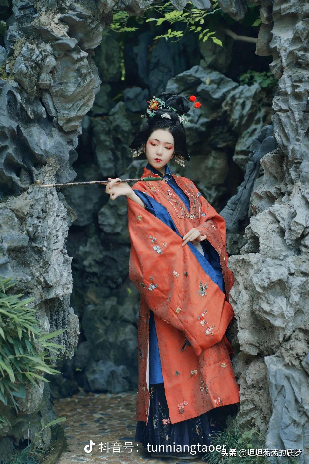 Ming Dynasty Hanfu photo - iNEWS