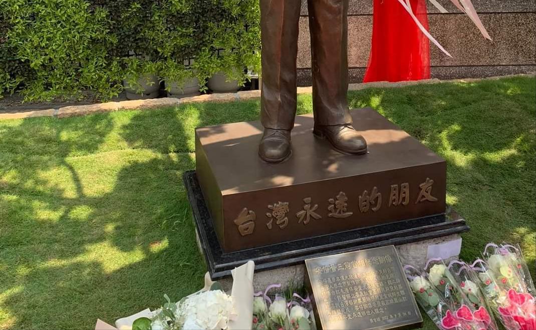 Recognize a thief as a father!The unveiling of the bronze statue of Abe ...