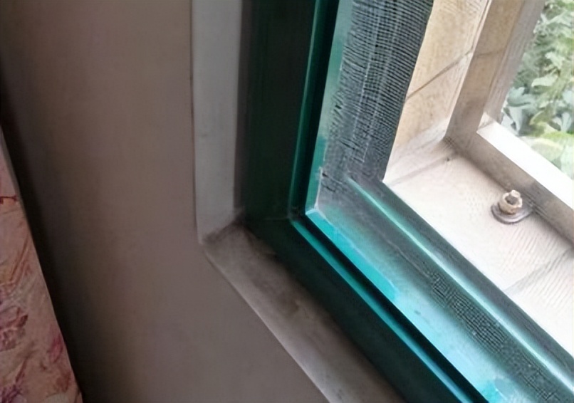 What are the reasons for the bay window leaking?How to deal with water