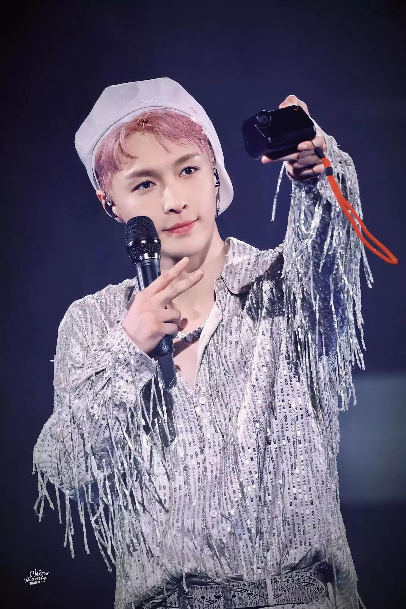 Zhang Yixing's beautiful photo sharing iNEWS