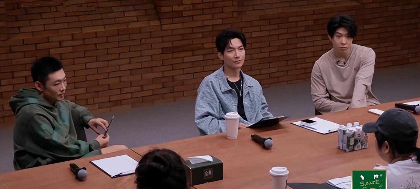 Hu Yanbin withdrew from the three-member collaboration show midway ...