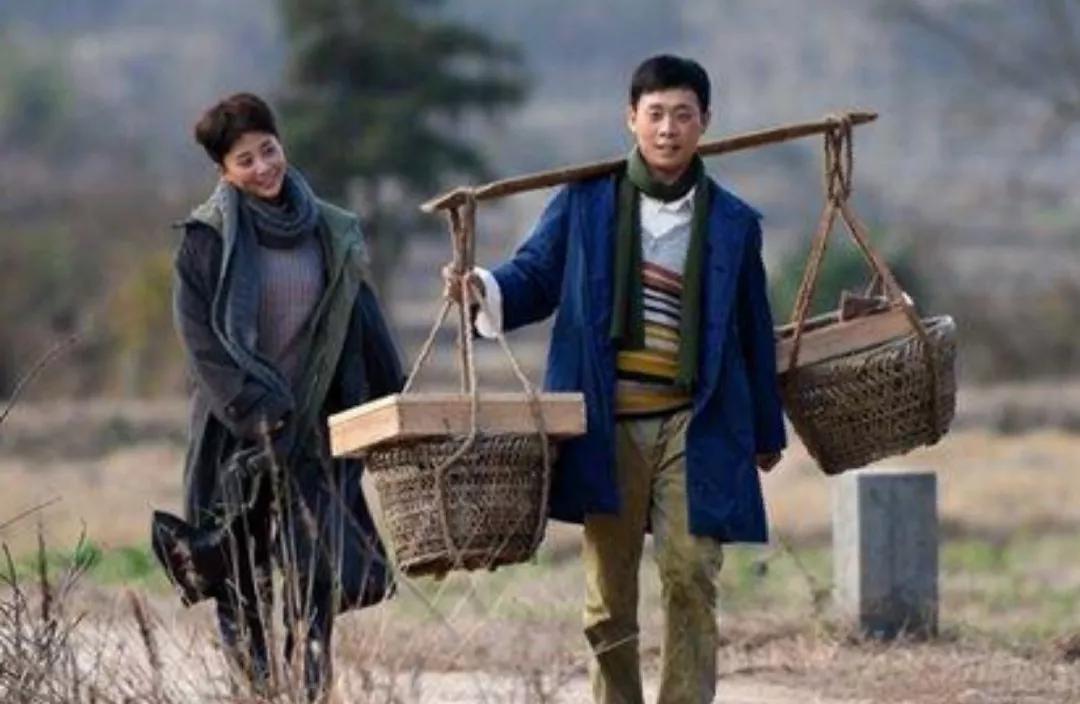 With the help of good wind, chicken feathers fly to the skyafter