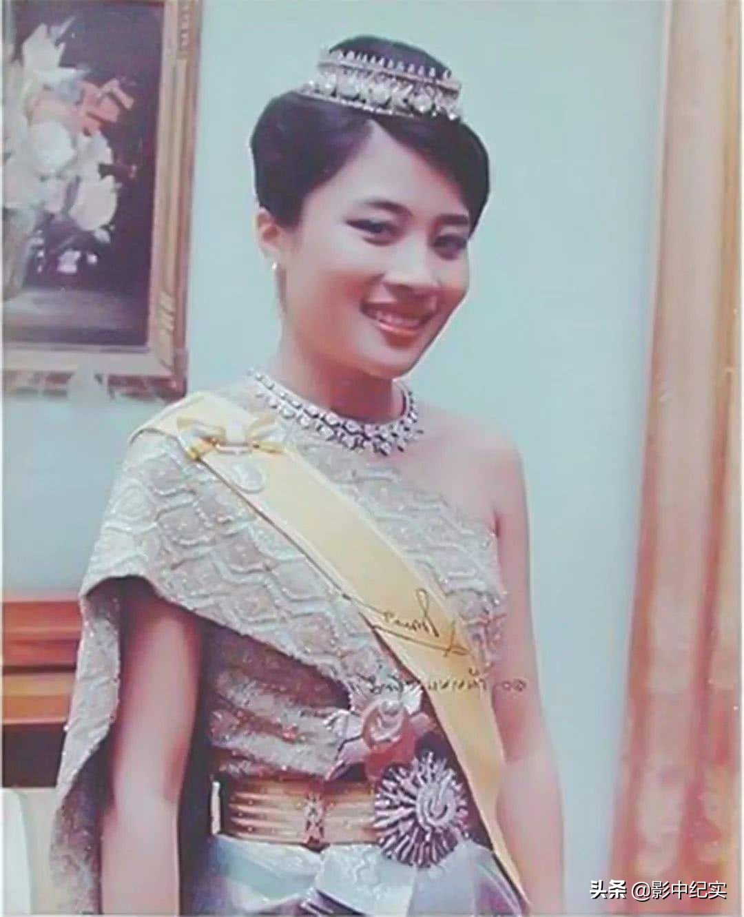 In 2014, Thailand's most beautiful princess was exposed naked lying on the ground to feed the