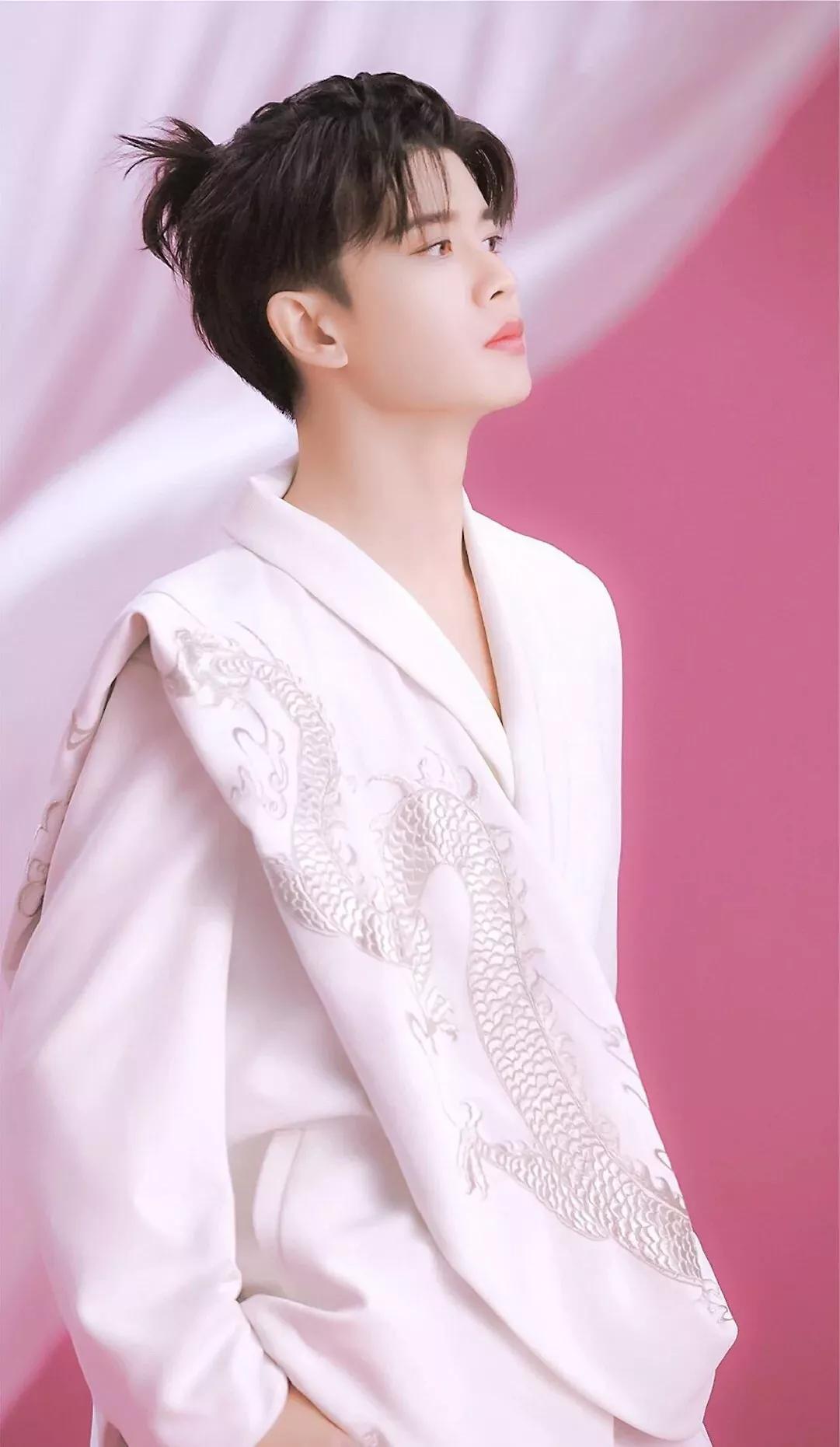 Ren Jialun is handsome and cute-wallpaper - iNEWS