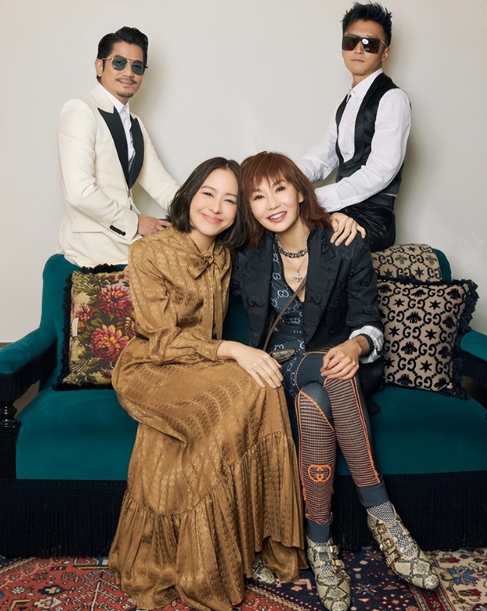 Lin Jiaxin was forced to take a photo, and escaped by desperately ...