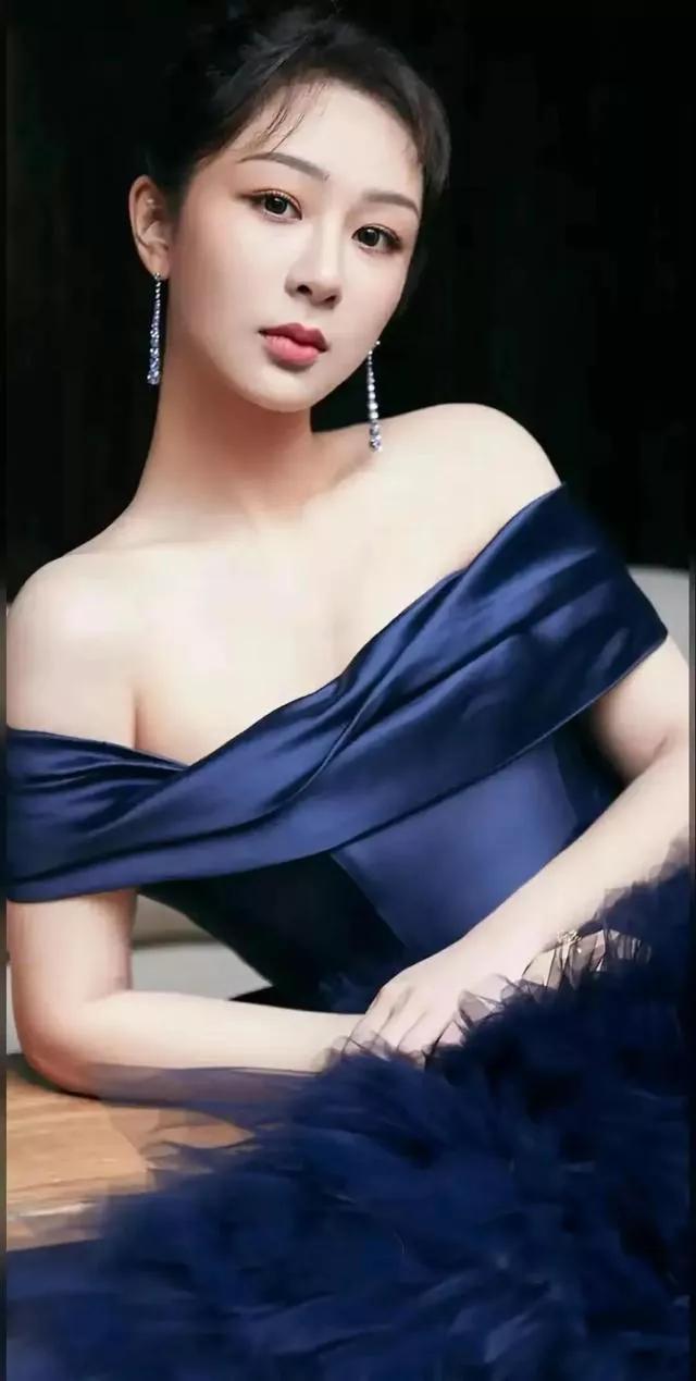 Yang Zi's dress photo - iMedia