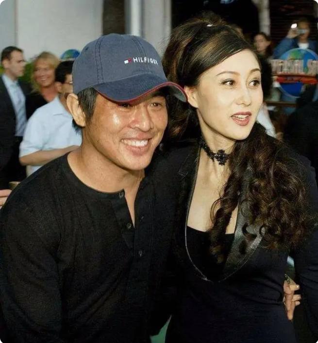 Jet Li Spouse Jet Li's family traveled to Nepal, 60-year-old Li Zhihan showed ...