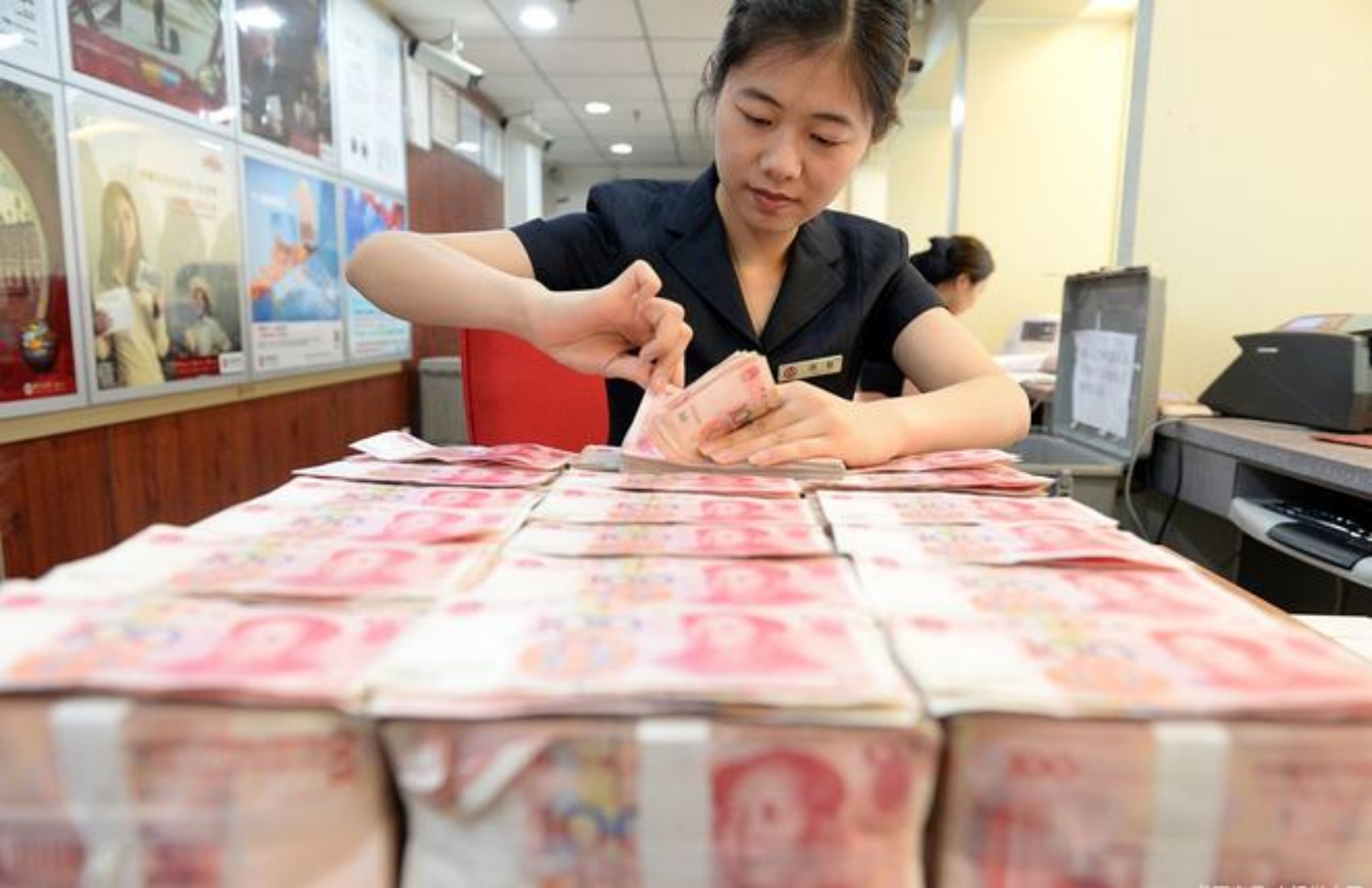 Why are the rich getting richer? A bank employee revealed: There are 5 ...