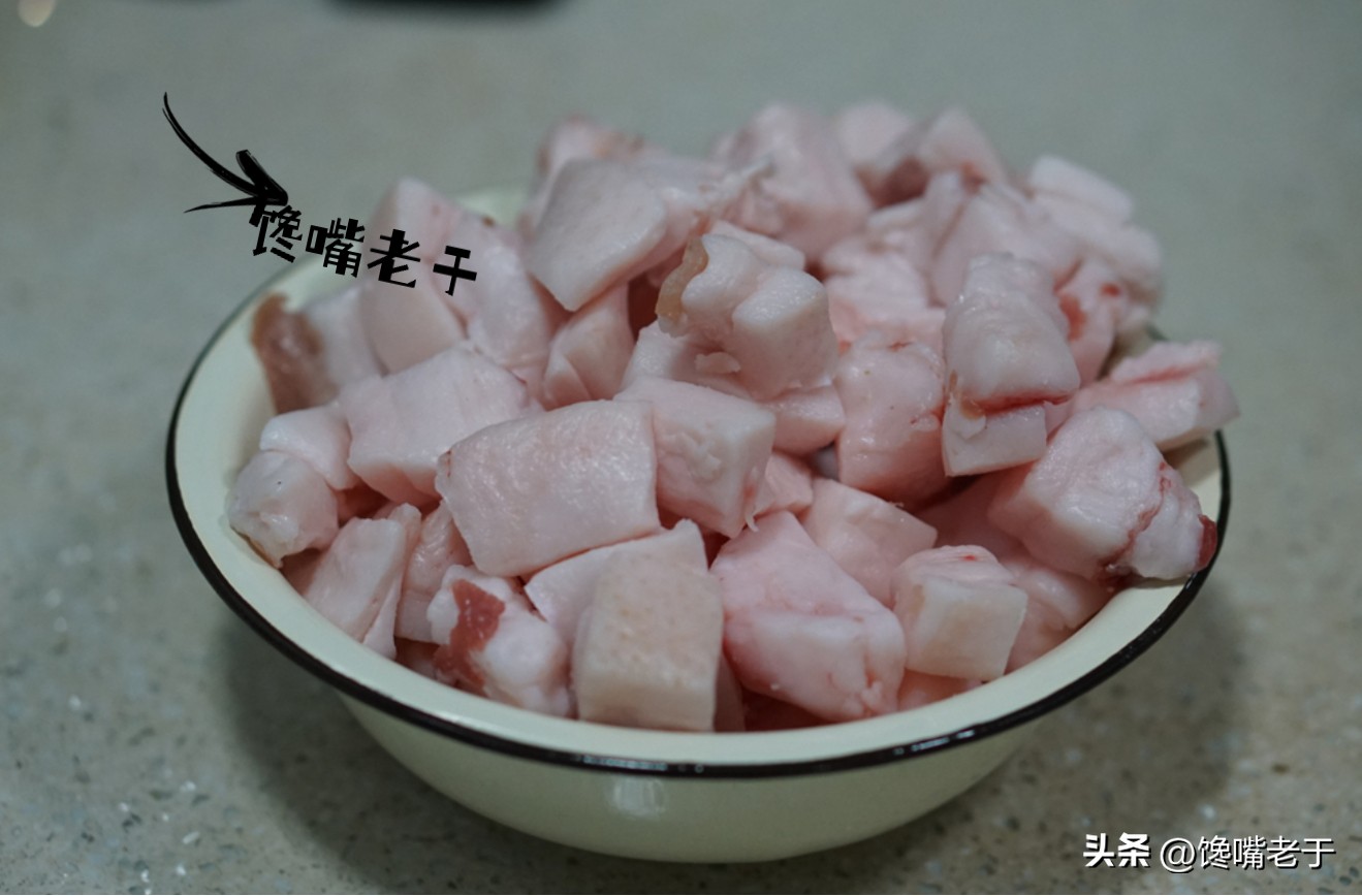 Boiled lard only add pepper and salt, the fishy smell is heavy!Teach