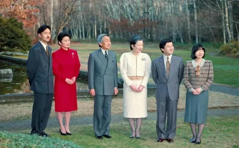 The height of Emperor Naruhito is really unstoppable - iNEWS