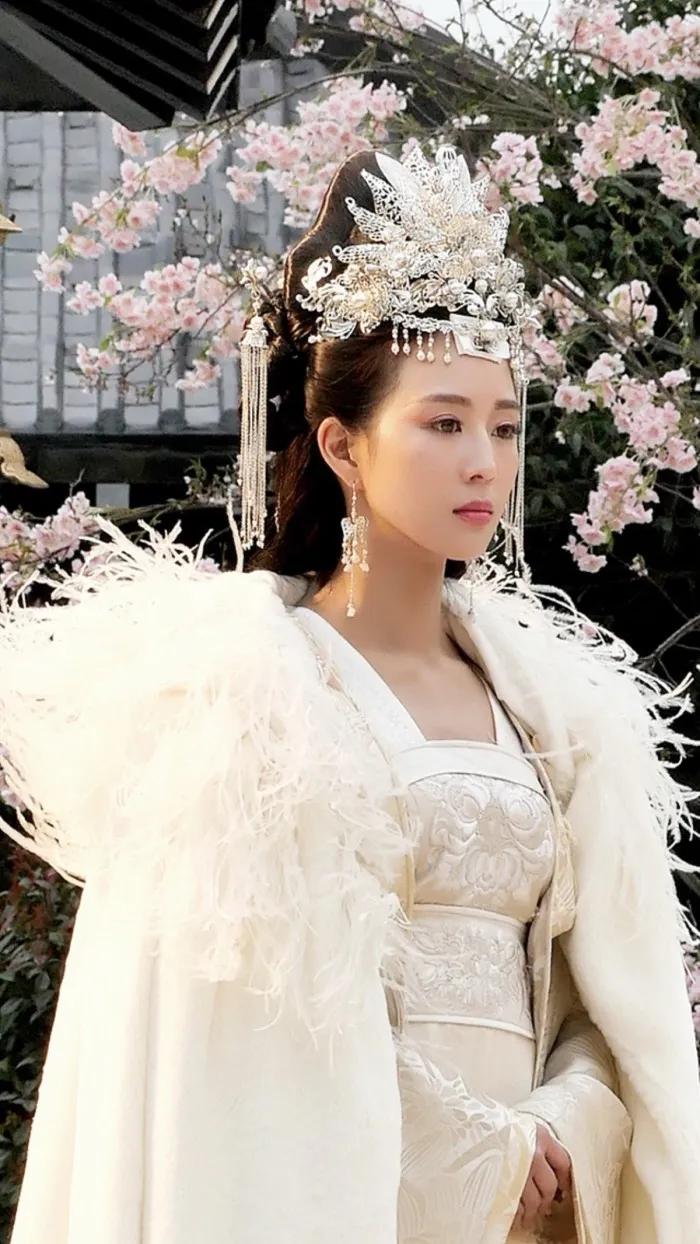 Yin Rong Zhang Junning, Yin Rong - iNEWS